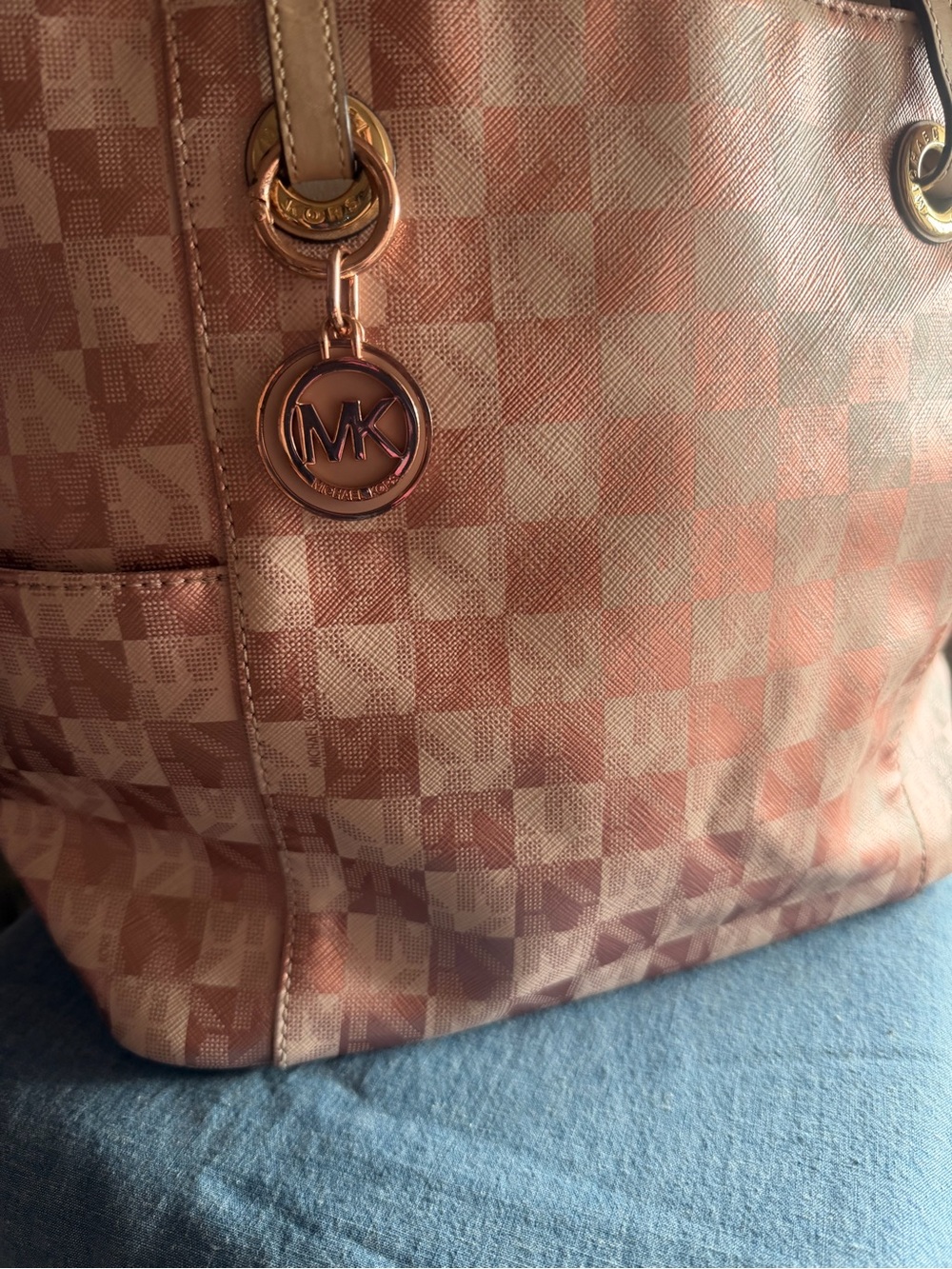 Michael Kors Blush Pink Checkered Shoulder Tote with Gold Hardware - Picture 3 of 4